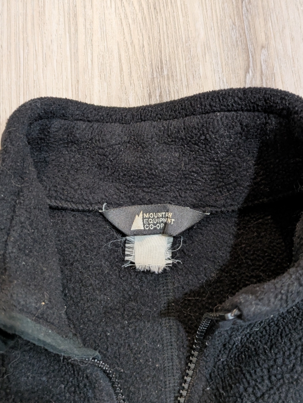 MEC Polartec Quarter Zip Fleece Pullover Black - Men’s Medium - Picture 3 of 8